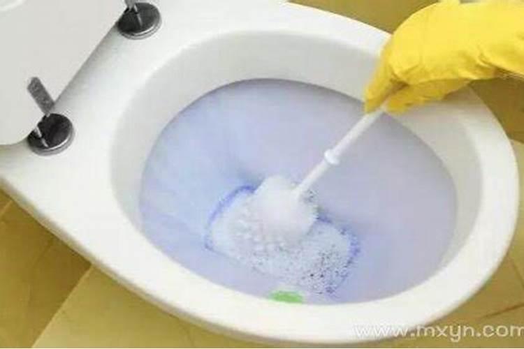 梦见马桶上有便便什么意思？