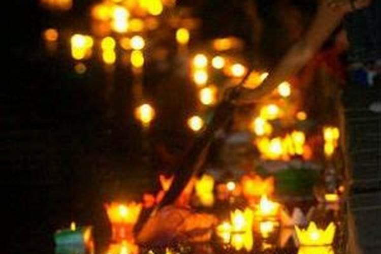 家乡的风俗七月十五放河灯