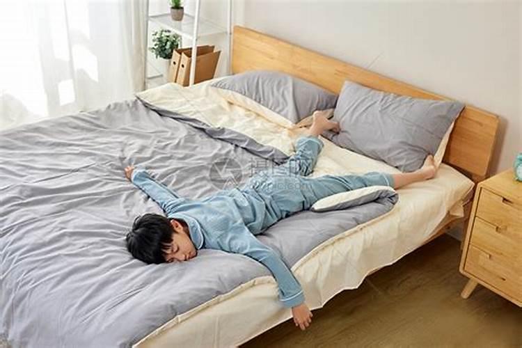 梦见睡在坟地的床上