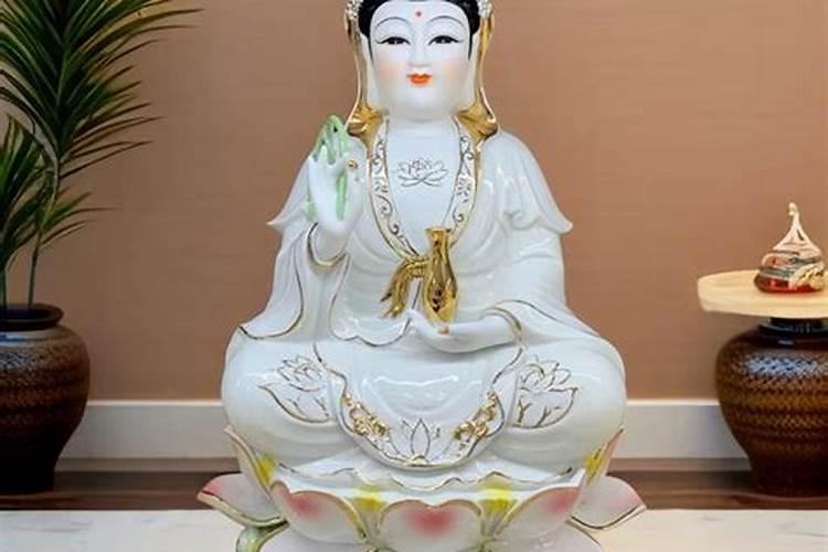 梦见类似活菩萨的人在家里