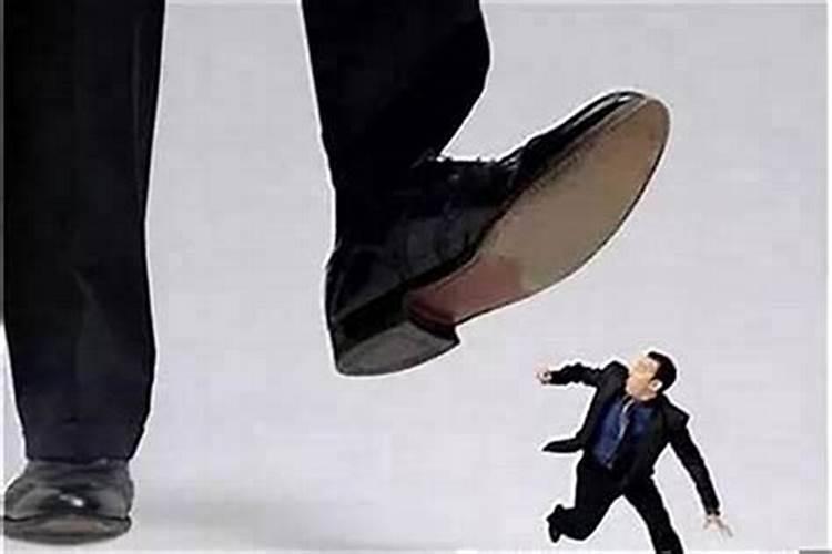 老是犯小人是咋回事