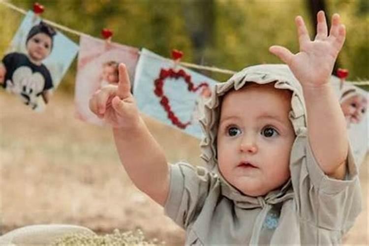 鸡年七月十五出生的女孩