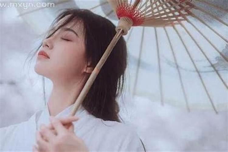 梦见过去的仇人主动和自己和好