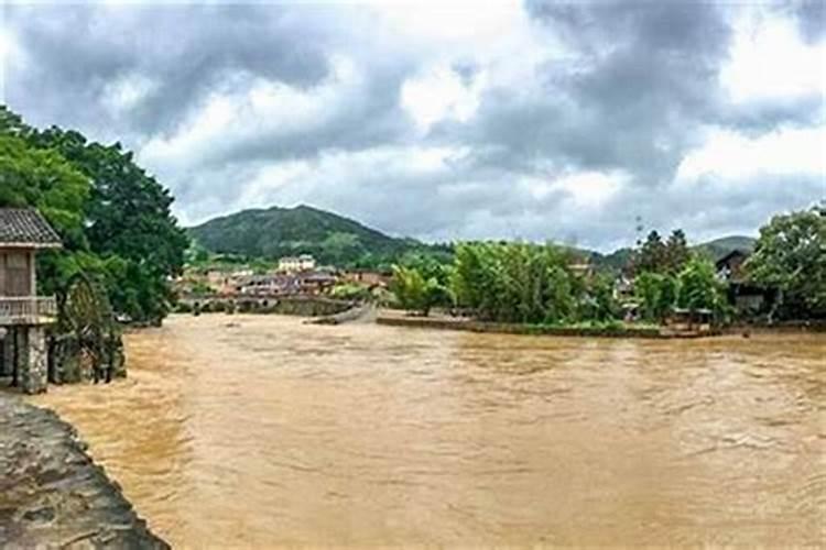 梦见别人发洪水冲走我