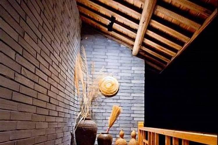 梦见回到家乡的小村子生活了