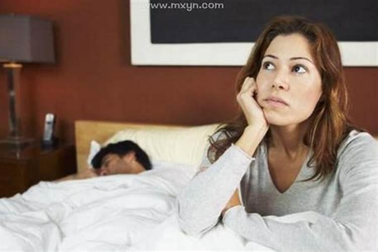梦见陌生男人睡在自己的床上