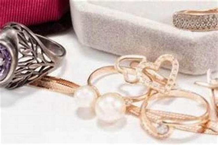 女人佩戴什么防小人？