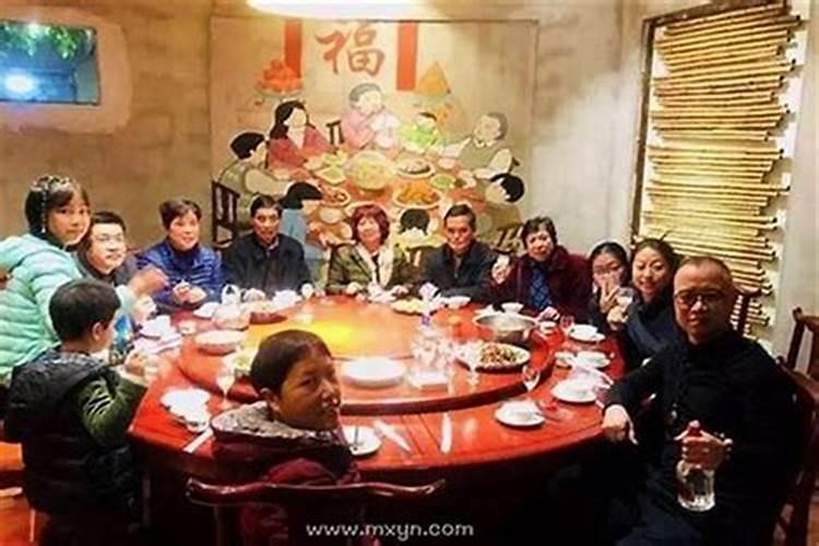 梦见很多人聚在一起搞活动？