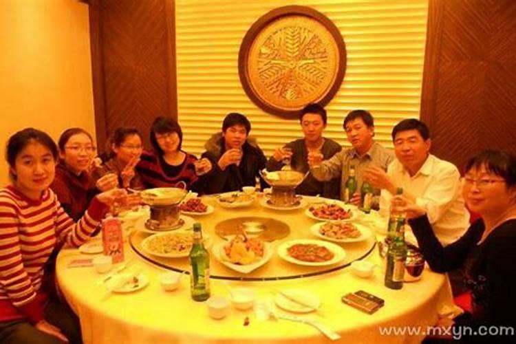 梦见很多人聚餐预示着什么意思？