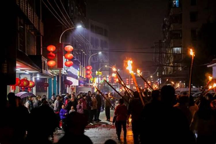 元宵节几点送火把？
