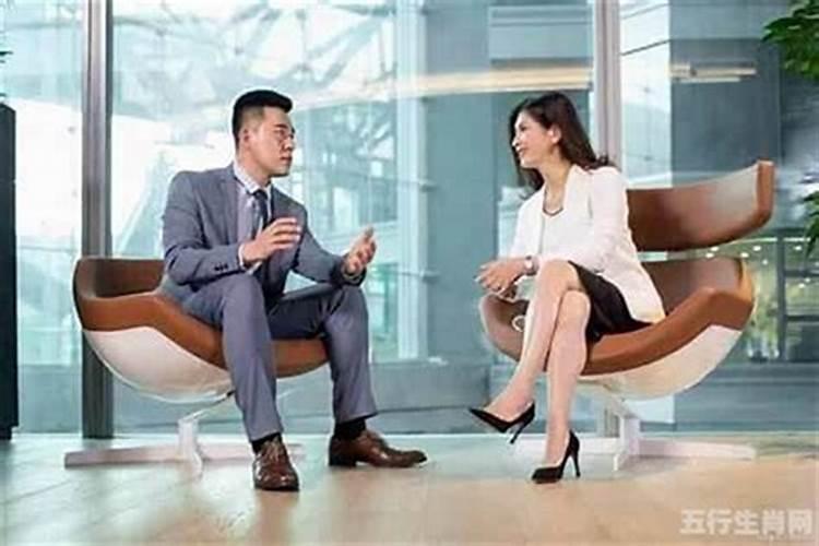 梦见老板抱着我想和我亲近