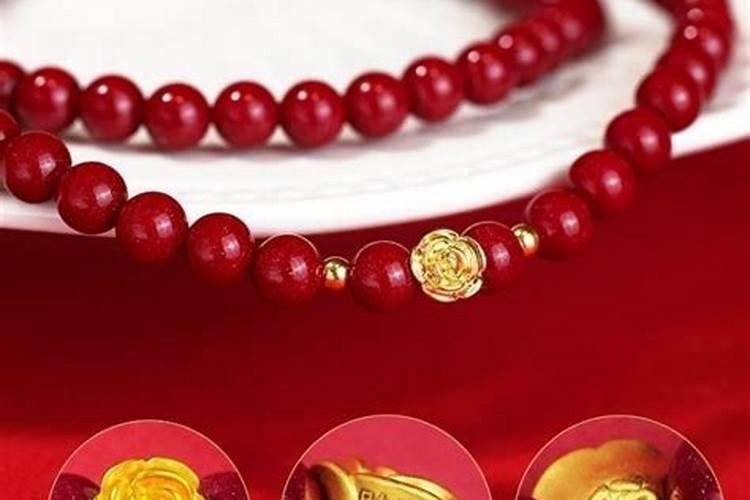 女生佩戴手串防小人