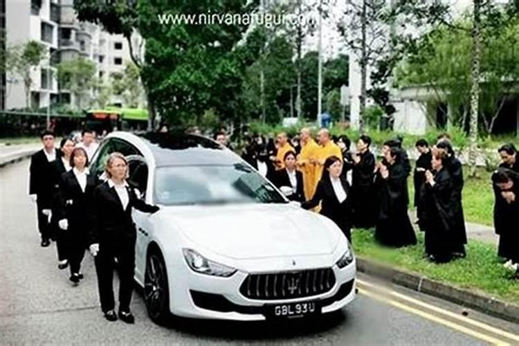 梦见发丧的队伍场景