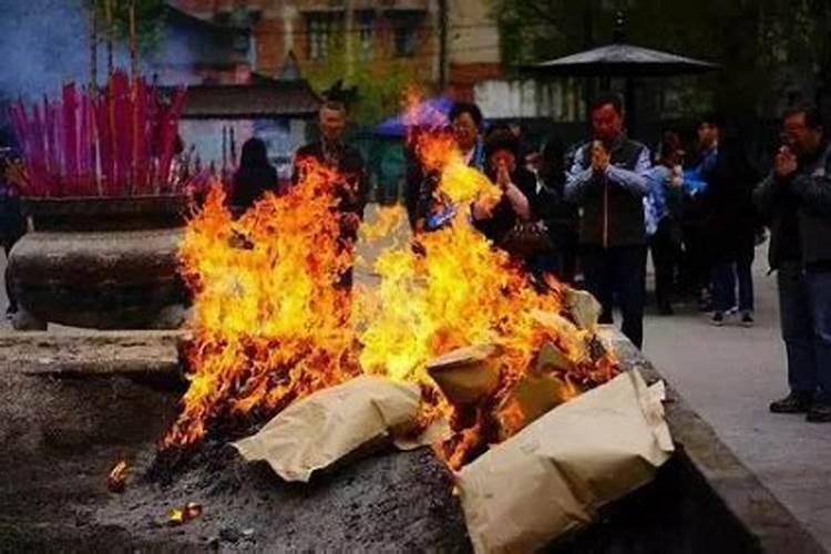 寒衣节上坟摆供品