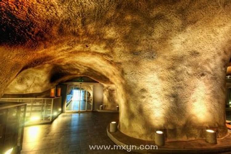 梦见地窖预兆什么？