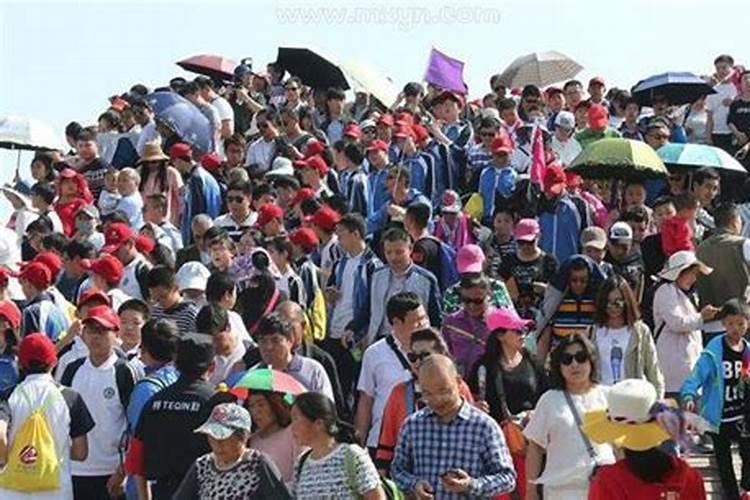 梦见好多人是什么意思呢周公解梦？