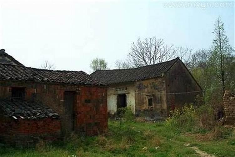 梦见老家的旧房子好多人？