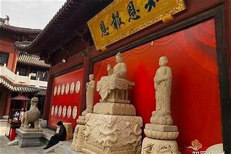 如何在寺庙里超度亡灵？