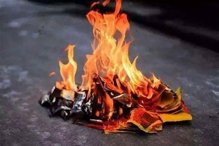 中国中元鬼节烧纸