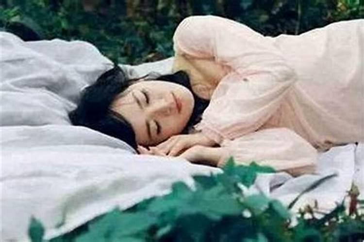 梦见女孩子主动亲了我一口