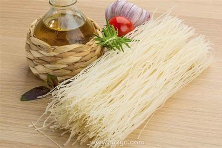 梦见吃粉是什么意思？