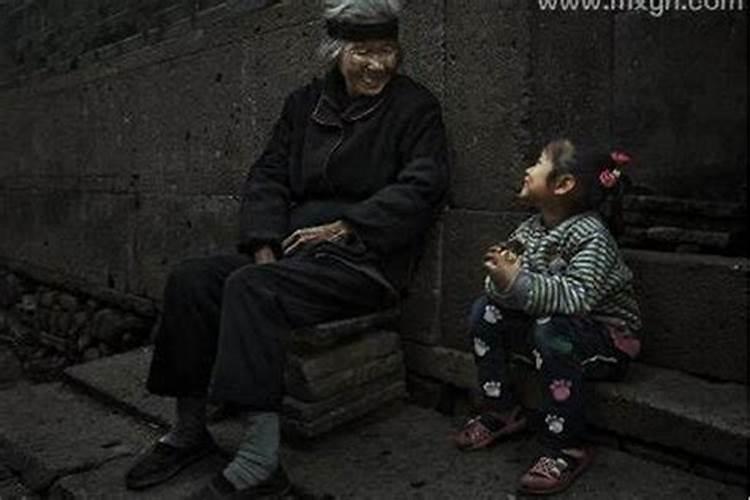 梦见死去的爷爷奶奶跟我说话