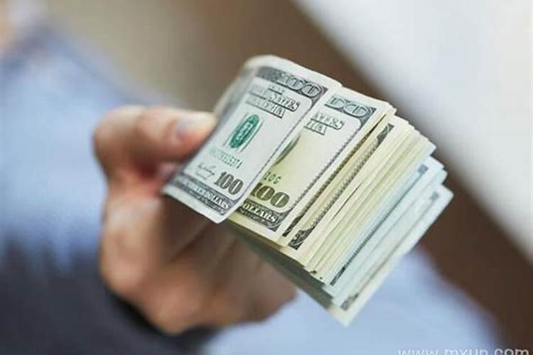 梦见老板给我钱是什么征兆？