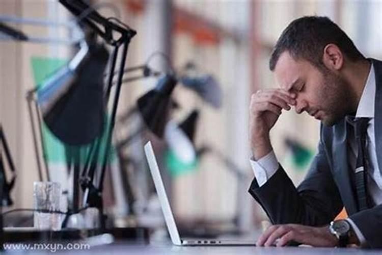 梦见老板对我不满意是什么意思？