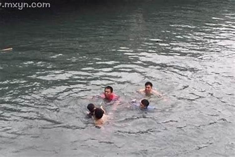 梦到自己儿子掉水里了什么意思啊？