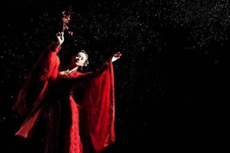 梦见仇人穿红衣服什么预兆？