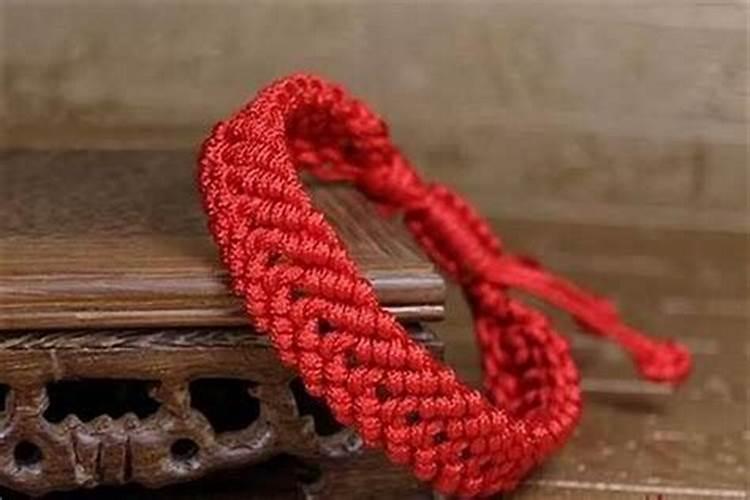 犯太岁戴什么好鸡男？