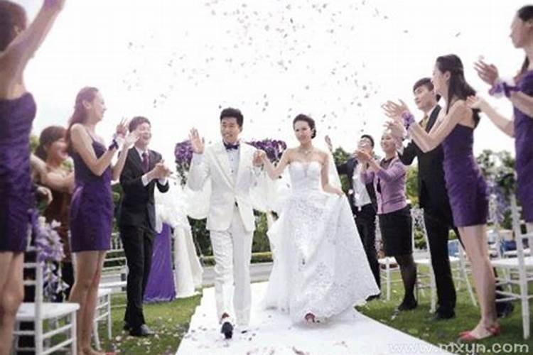 梦见和别人参加婚礼