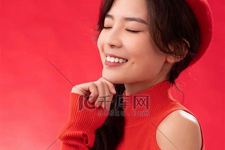 梦见女人穿红色的衣服