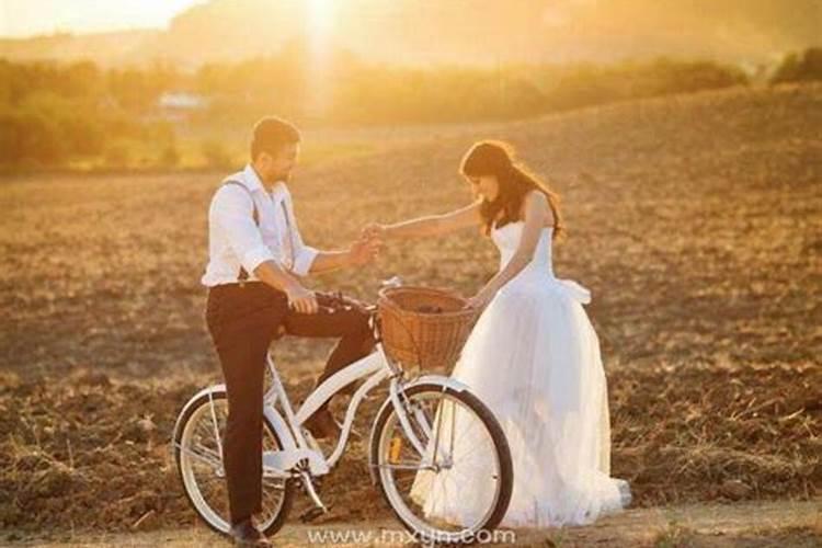 梦见爱人跟别人暧昧什么意思？