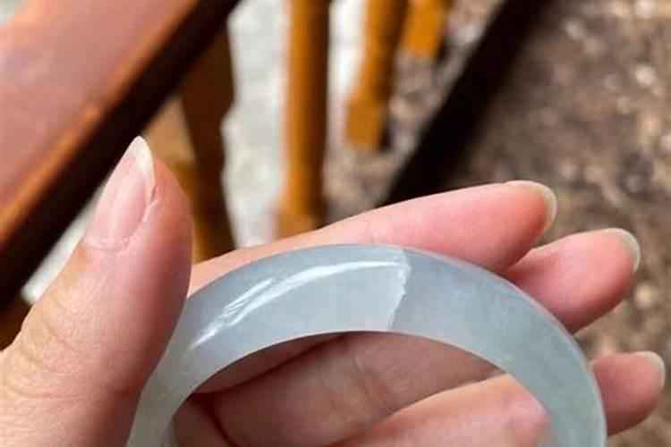 冲太岁戴的玉摔坏了怎么办？