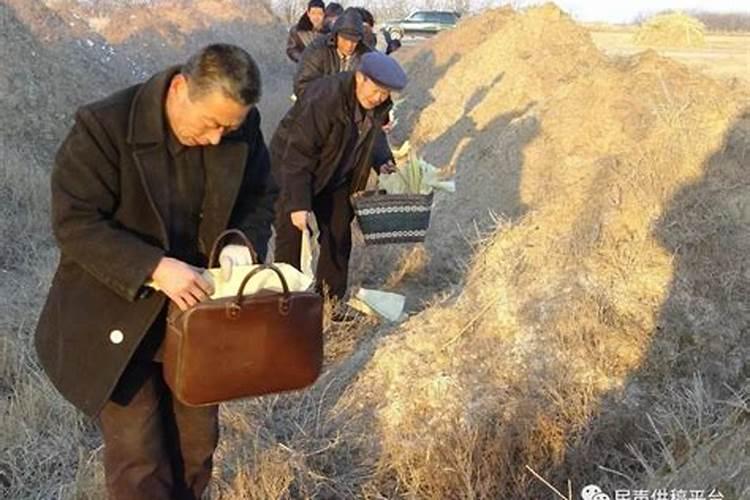 正月初二怎么祭祖坟？