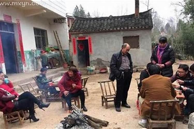 梦到好多陌生人在我家玩耍？