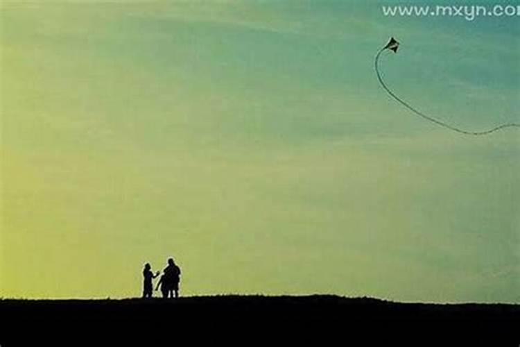 梦见死去的爷爷掐我手