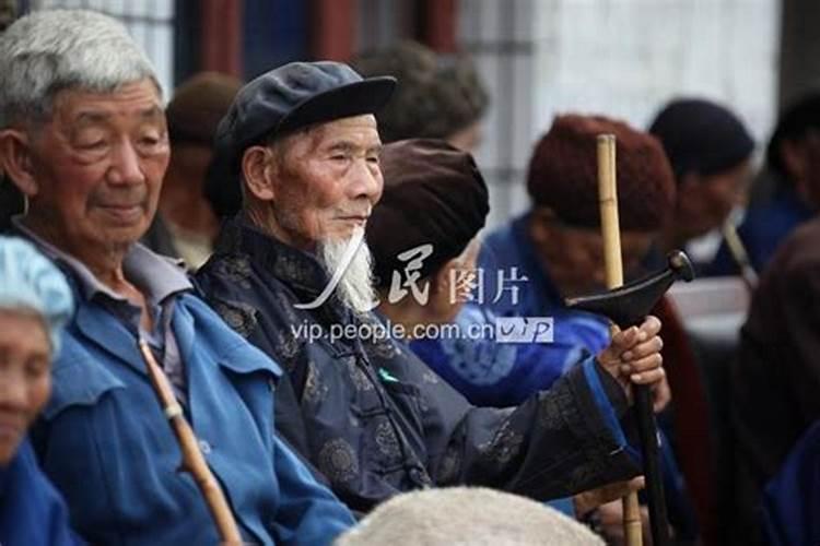 贵州老人做法事