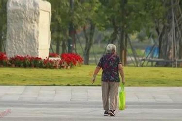 老人梦见已故的亲人