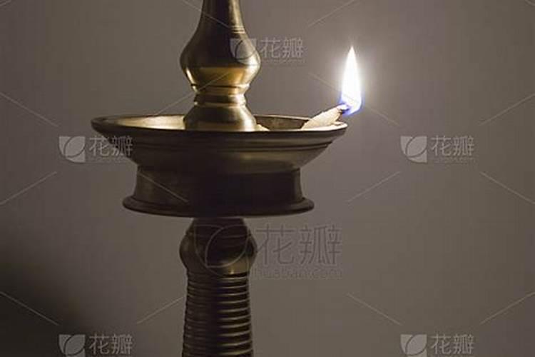 做法事的油灯