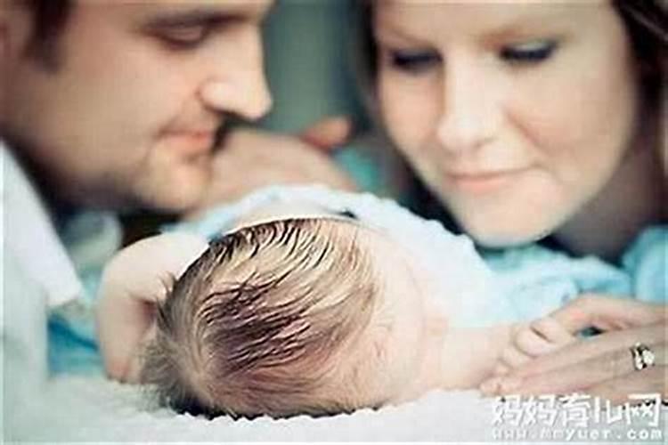 梦见老婆生个儿子有啥征兆？
