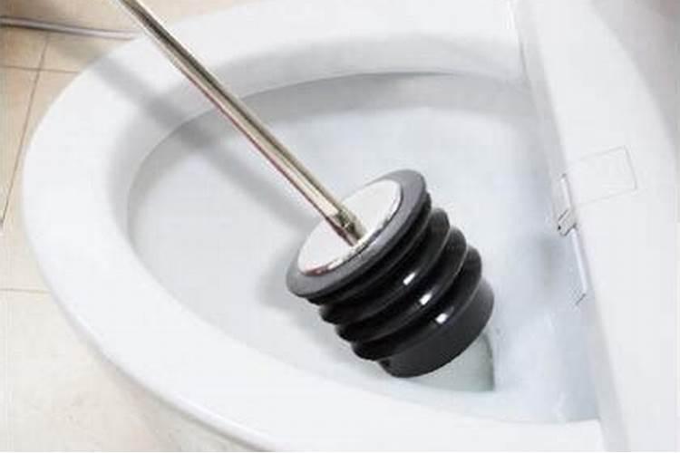 梦见马桶堵了污水满地后来疏通了