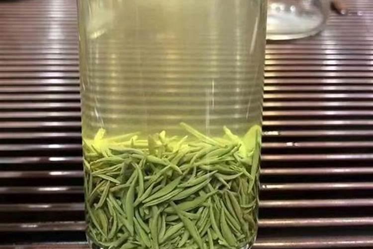 太岁泡水发绿怎么回事？