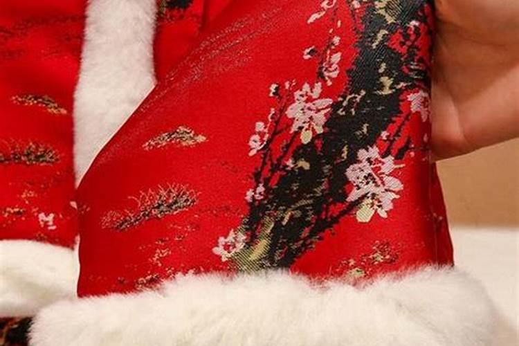 梦见穿红色的大棉服
