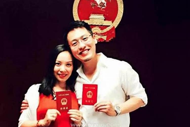 梦见跟男朋友领结婚证什么意思？