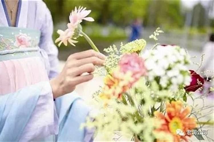 农历三月十五上供啥花好？