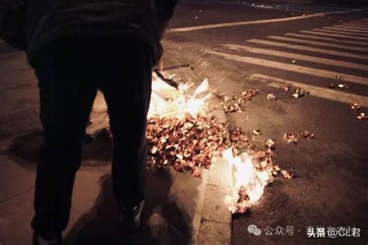 七月十五在路口烧纸吗？