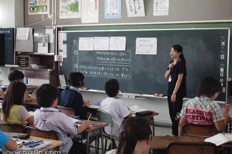 梦见在学校读书是什么意思？