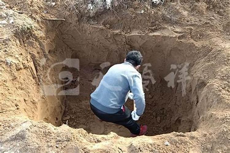 八月十五迁坟好吗？